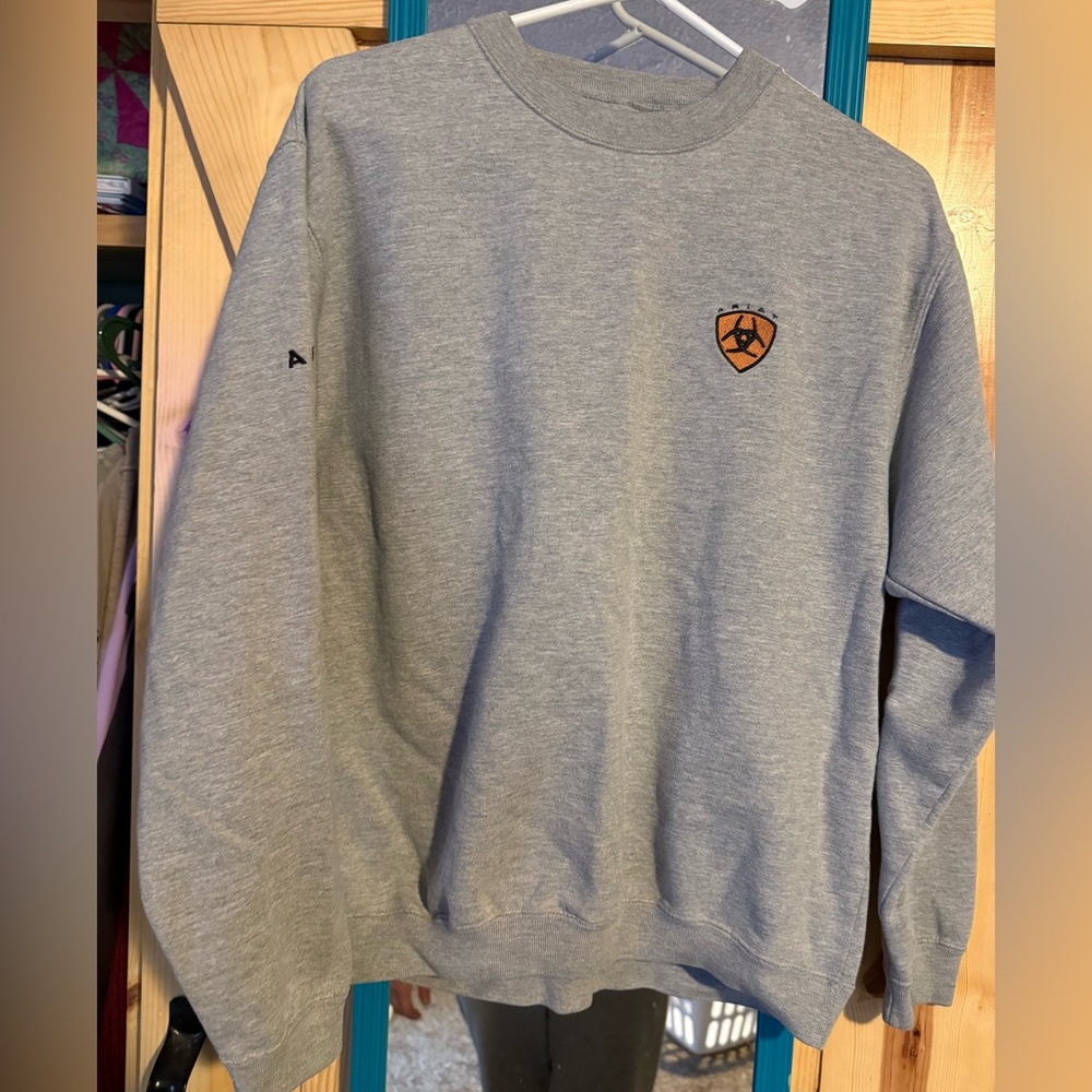 Women’s Ariat Vintage Crew neck.